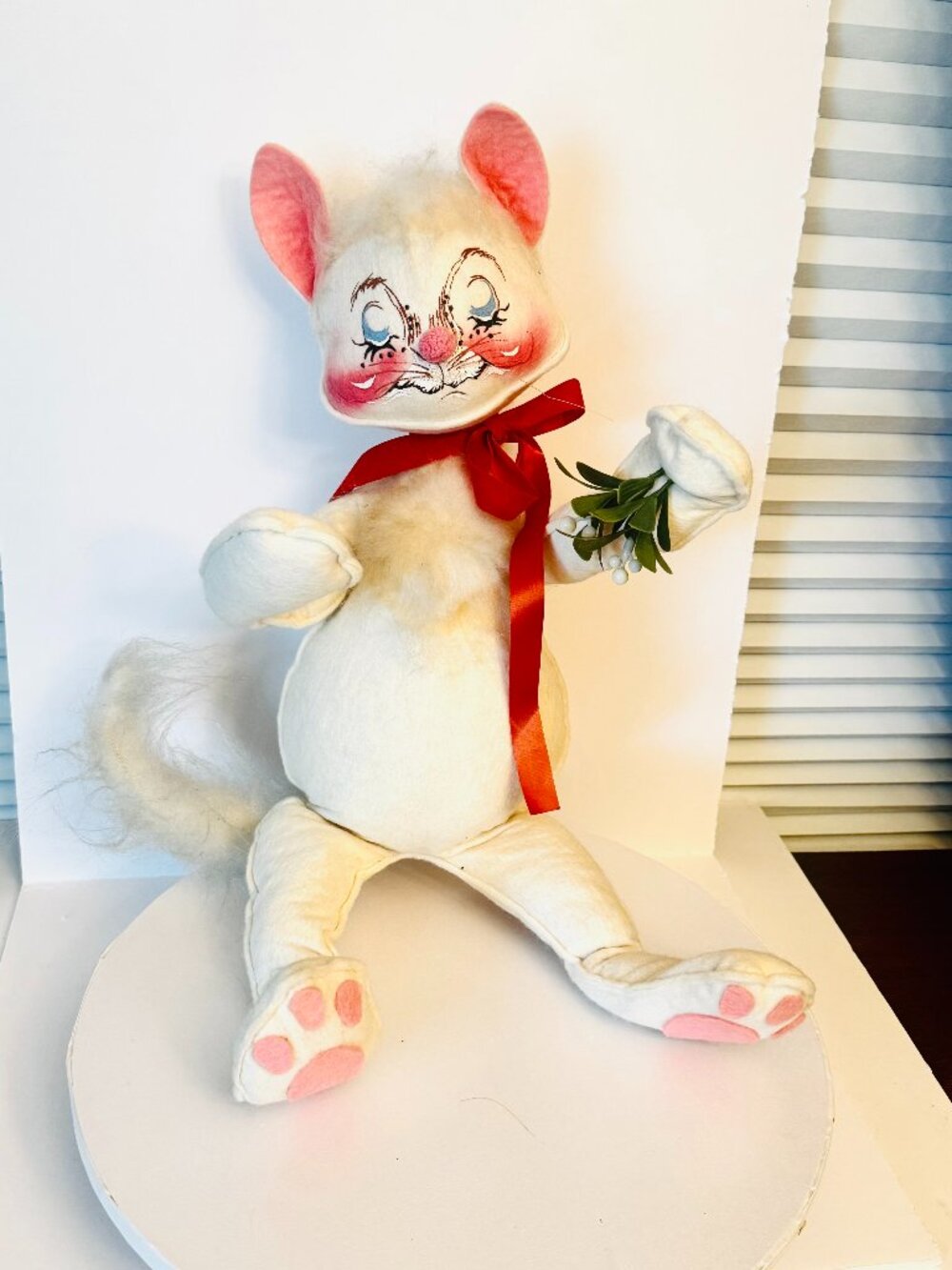 20" Annalee White Cat Doll 1981 Mobilite Christmas Mistletoe Plush Decor READ